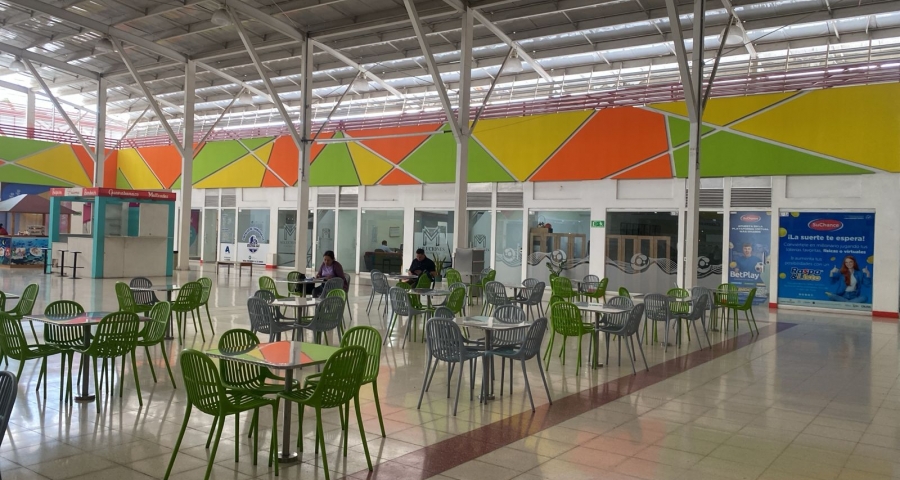 C.C. Oasis Plaza Local 58